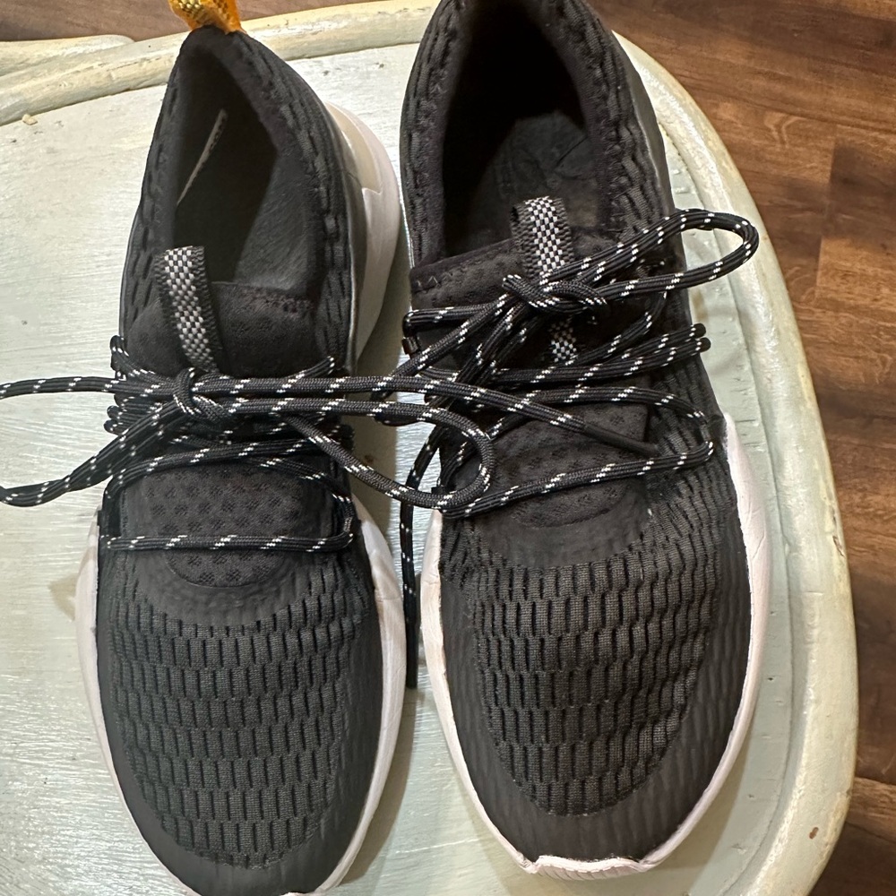 Sorel tennis shoes